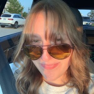 Meet your Posher, Kayla